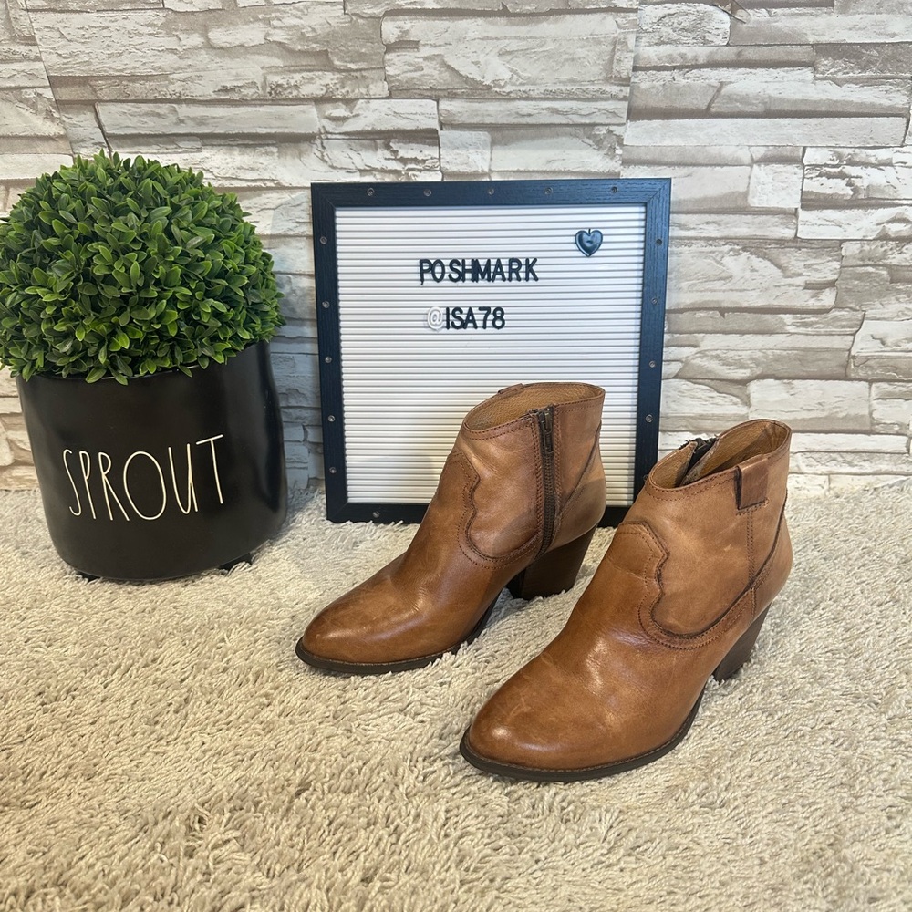 STEVE MADDEN 9M So Good Cognac Leather Ankle Boots